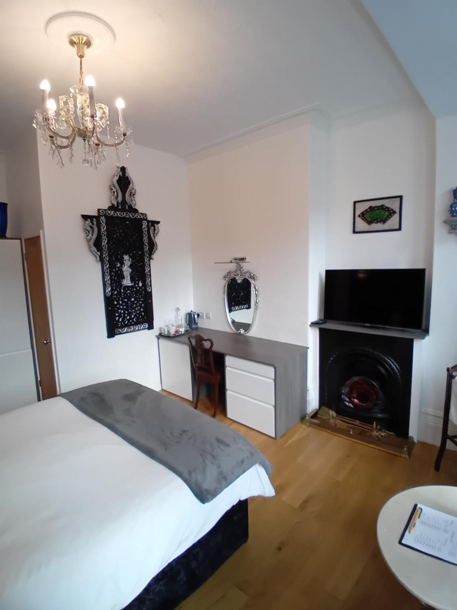 Bed and Breakfast Grosvenor House - Onsite Free Parking à Ilfracombe Extérieur photo