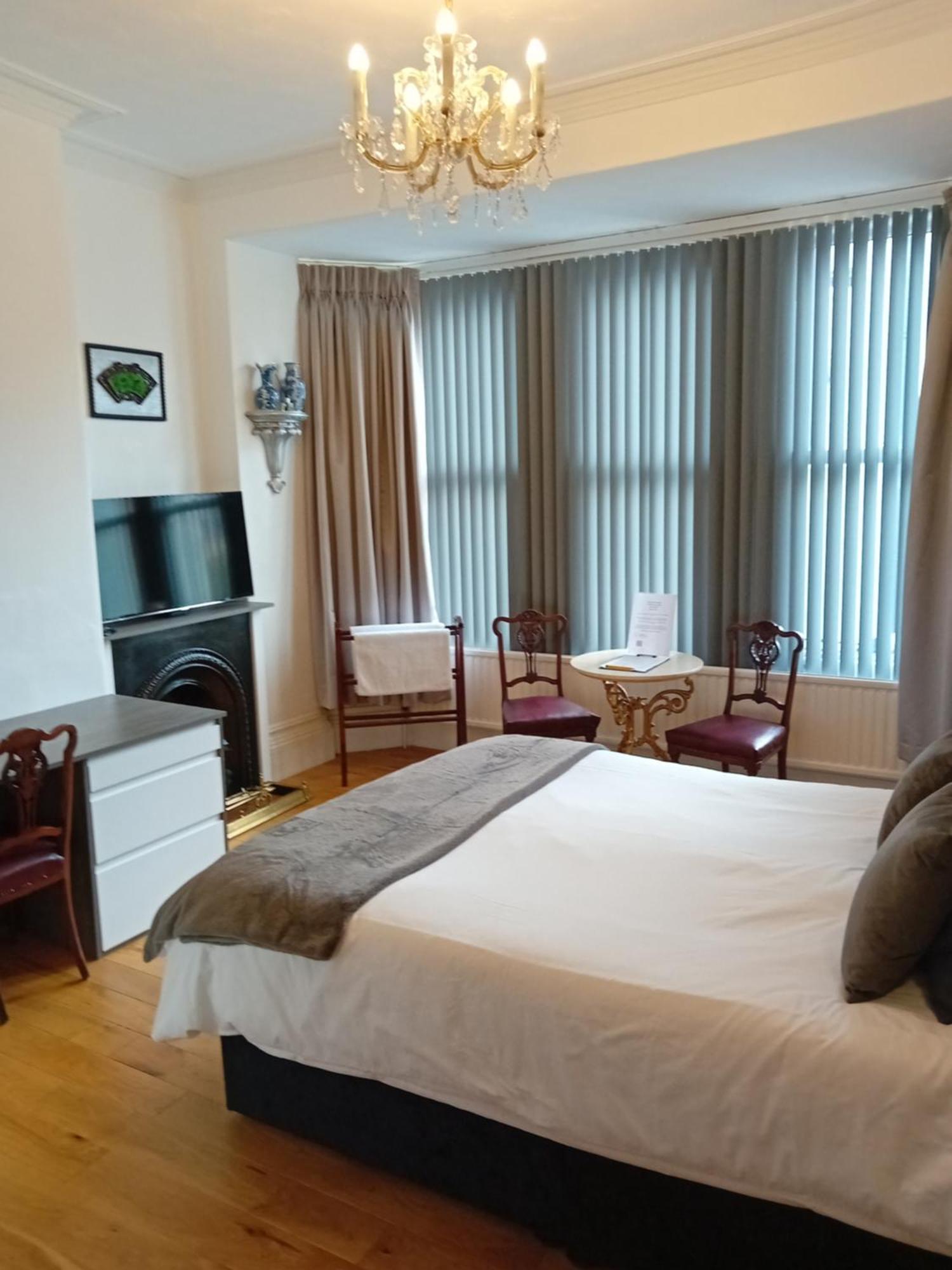Bed and Breakfast Grosvenor House - Onsite Free Parking à Ilfracombe Extérieur photo